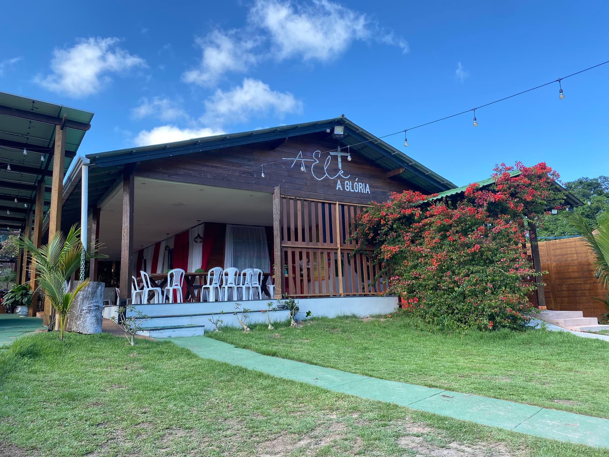 Fachada da pousada Açaí à Glória